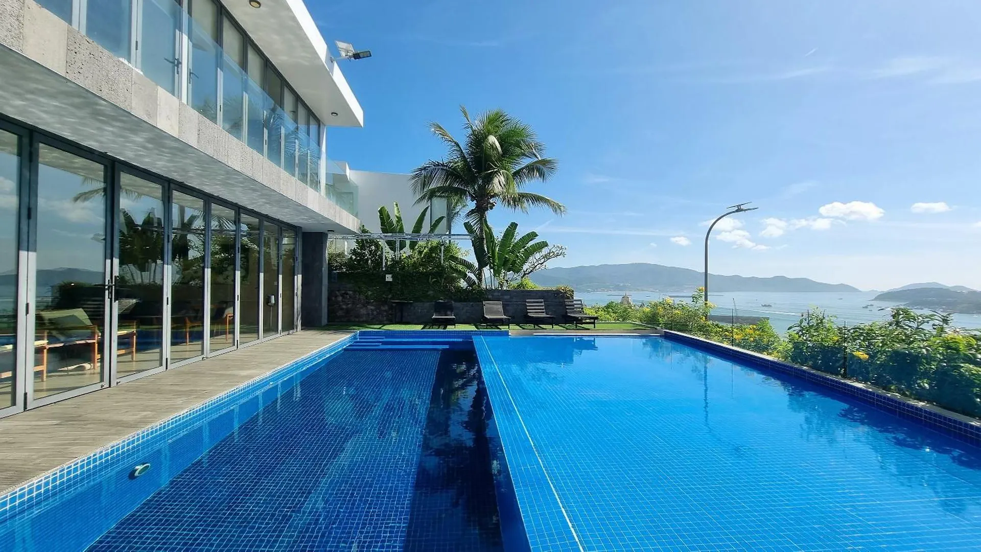 Anh Nguyen Oceanfront Luxury Villas نها ترانج