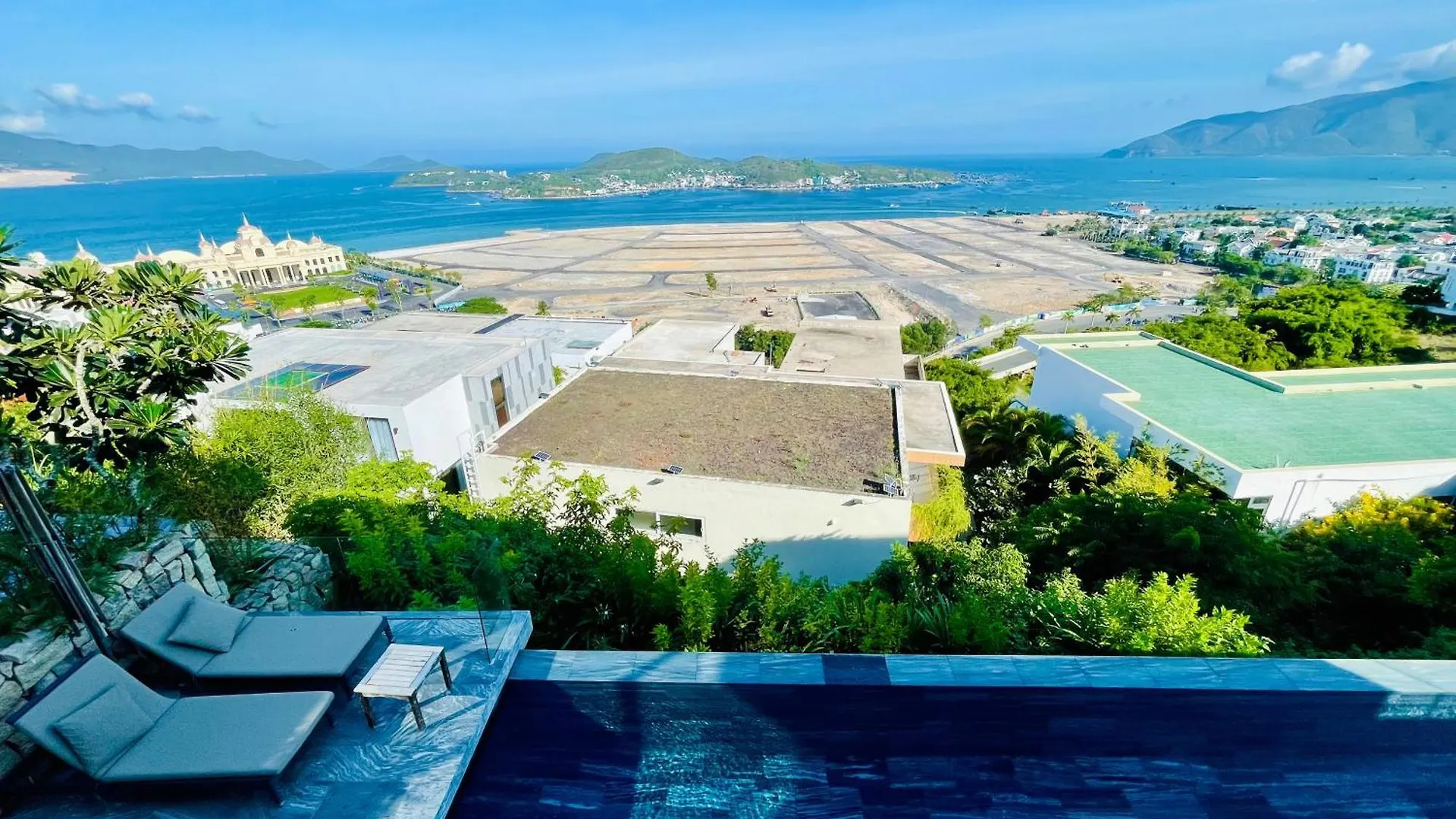 Anh Nguyen Oceanfront Luxury Villas نها ترانج
