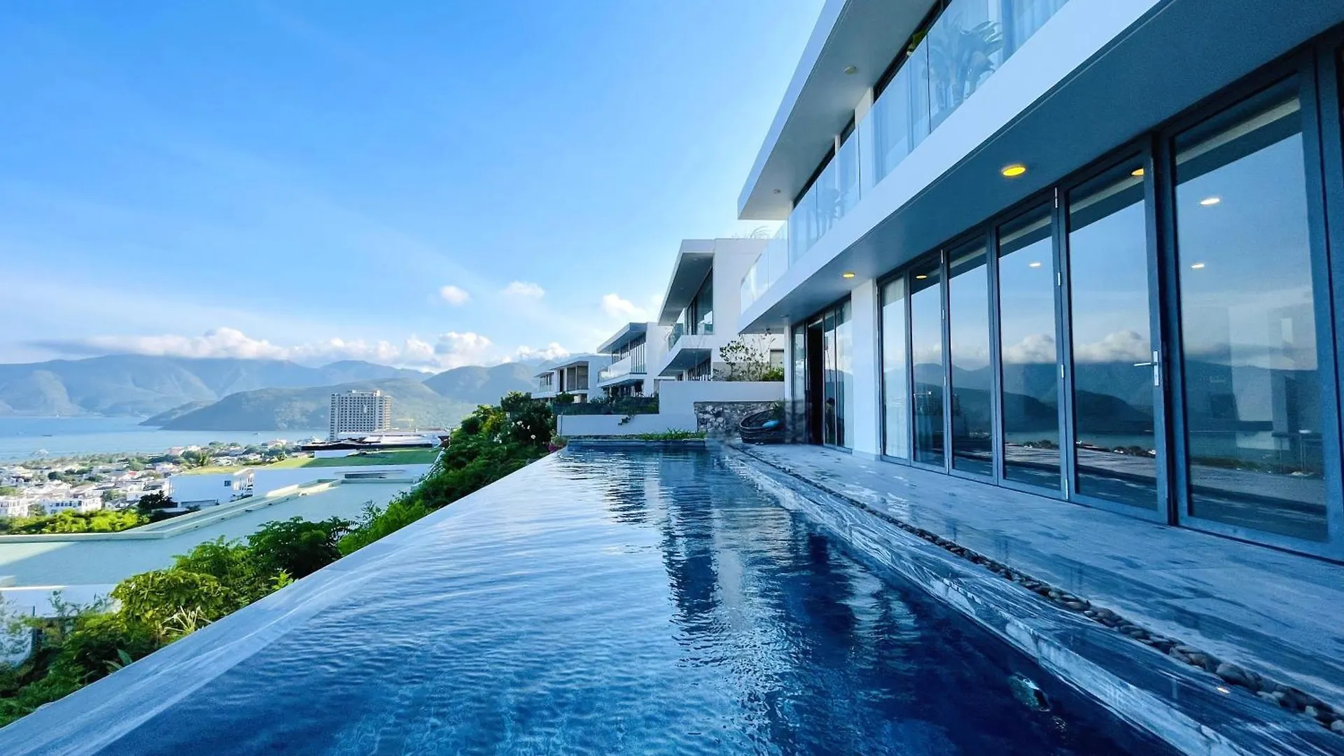 Anh Nguyen Oceanfront Luxury Villas نها ترانج 0*,