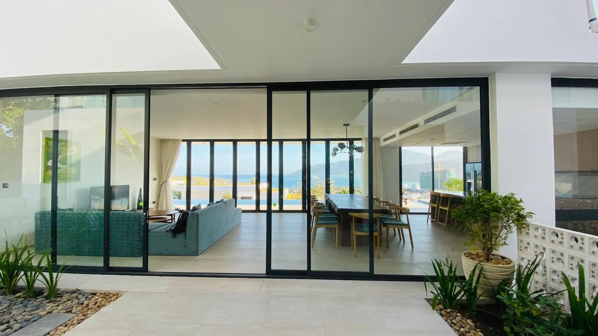 Anh Nguyen Oceanfront Luxury Villas نها ترانج